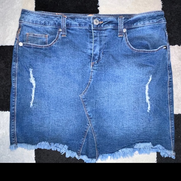 Size Large Denim mini-skirt - Picture 2 of 4